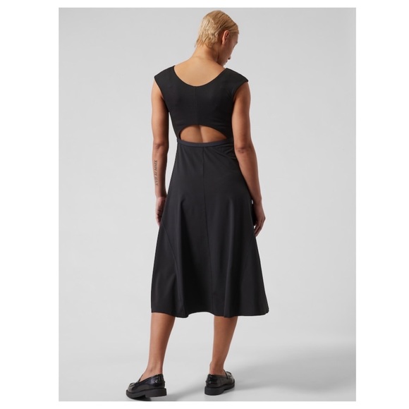 ATHLETA Ryder Dress // Black - Picture 2 of 16